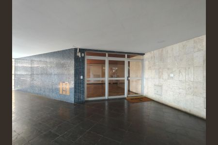 Apartamento à venda com 170m², 3 quartos e 1 vaga Apartamento à venda com 170m², 3 quartos e 1 vagaFachada