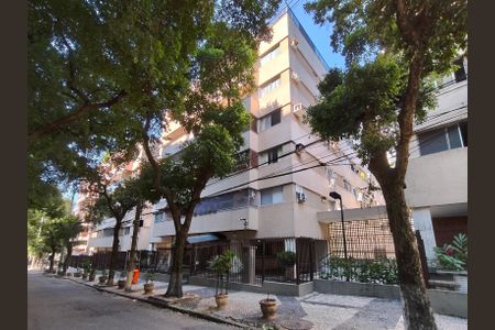 Apartamento à venda com 170m², 3 quartos e 1 vaga Apartamento à venda com 170m², 3 quartos e 1 vagaFachada