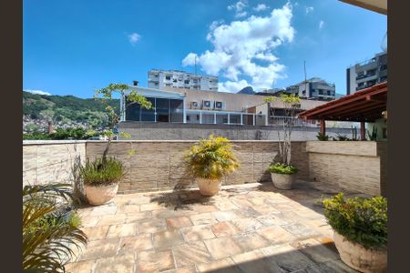 Apartamento à venda com 170m², 3 quartos e 1 vaga Apartamento à venda com 170m², 3 quartos e 1 vagaTerraço