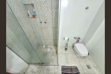 Apartamento à venda com 100m², 2 quartos e 1 vaga Apartamento à venda com 100m², 2 quartos e 1 vagaBanheiro social