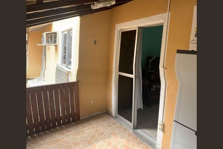 Casa à venda com 121m², 4 quartos e 1 vaga