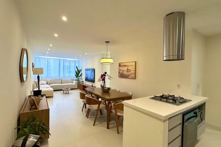 Apartamento à venda com 116m², 3 quartos e sem vaga Apartamento à venda com 116m², 3 quartos e sem vagaSala de Jantar