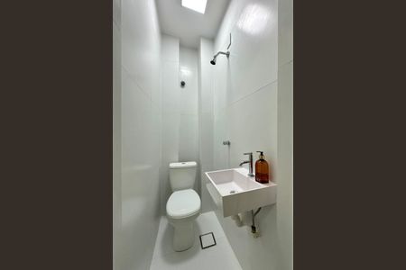 Apartamento à venda com 116m², 3 quartos e sem vaga Apartamento à venda com 116m², 3 quartos e sem vagaBanheiro de Serviço