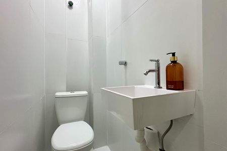 Apartamento à venda com 116m², 3 quartos e sem vaga Apartamento à venda com 116m², 3 quartos e sem vagaBanheiro de Serviço