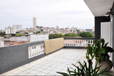 Casa para alugar com 200m², 4 quartos e 2 vagas Casa para alugar com 200m², 4 quartos e 2 vagasVaranda da Suíte