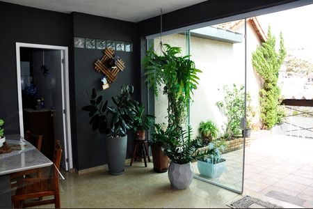 Casa para alugar com 200m², 4 quartos e 2 vagas Casa para alugar com 200m², 4 quartos e 2 vagasQuintal
