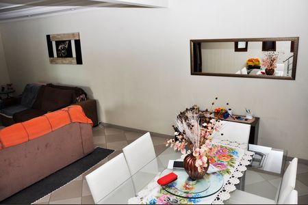 Casa para alugar com 200m², 4 quartos e 2 vagas Casa para alugar com 200m², 4 quartos e 2 vagasSala 2