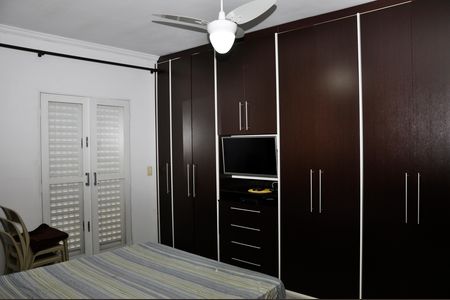 Casa para alugar com 200m², 4 quartos e 2 vagas Casa para alugar com 200m², 4 quartos e 2 vagasSuíte