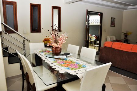 Casa para alugar com 200m², 4 quartos e 2 vagas Casa para alugar com 200m², 4 quartos e 2 vagasSala 2