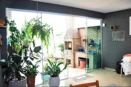 Casa para alugar com 200m², 4 quartos e 2 vagas Casa para alugar com 200m², 4 quartos e 2 vagasQuintal