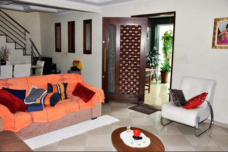 Casa para alugar com 200m², 4 quartos e 2 vagas Casa para alugar com 200m², 4 quartos e 2 vagasSala 1