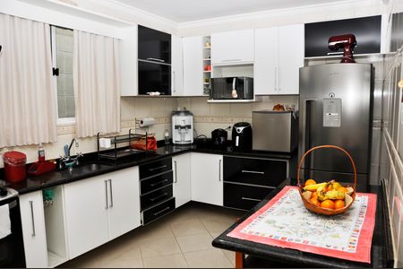 Casa para alugar com 200m², 4 quartos e 2 vagas Casa para alugar com 200m², 4 quartos e 2 vagasCozinha