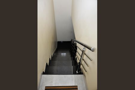Casa para alugar com 200m², 4 quartos e 2 vagas Casa para alugar com 200m², 4 quartos e 2 vagasEscada