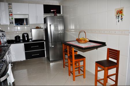 Casa para alugar com 200m², 4 quartos e 2 vagas Casa para alugar com 200m², 4 quartos e 2 vagasCozinha