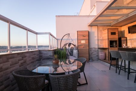Apartamento à venda com 145m², 3 quartos e 2 vagas Apartamento à venda com 145m², 3 quartos e 2 vagasÁrea gourmet do apartamento