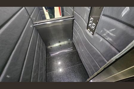 Apartamento à venda com 47m², 2 quartos e sem vagaElevador