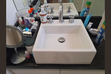 Apartamento à venda com 80m², 2 quartos e 2 vagas Apartamento à venda com 80m², 2 quartos e 2 vagasBanheiro da Suíte