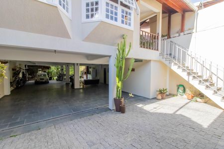 Casa à venda com 369m², 3 quartos e 9 vagas Casa à venda com 369m², 3 quartos e 9 vagasGaragem
