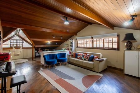 Casa à venda com 369m², 3 quartos e 9 vagas Casa à venda com 369m², 3 quartos e 9 vagasMezanino