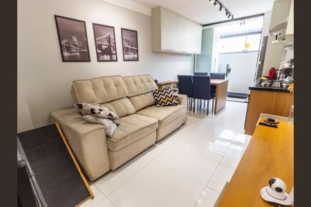 Casa à venda com 108m², 2 quartos e 1 vagaSala