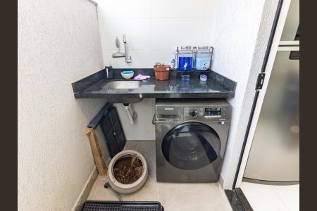 Casa à venda com 108m², 2 quartos e 1 vagaÁrea de Serviço