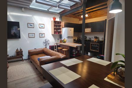 Sala de TV de casa à venda com 2 quartos, 70m² em Cerqueira César, São Paulo