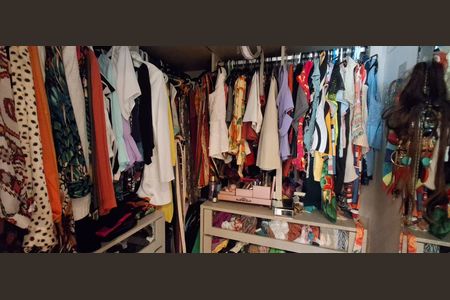 Apartamento à venda com 353m², 4 quartos e 4 vagas Apartamento à venda com 353m², 4 quartos e 4 vagasCloset da Suíte 2