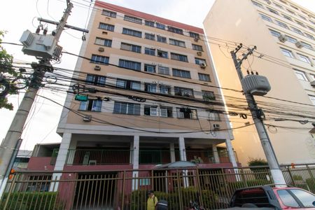 Apartamento à venda com 66m², 2 quartos e 1 vaga Apartamento à venda com 66m², 2 quartos e 1 vagaFachada