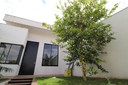 Casa para alugar com 231m², 3 quartos e 3 vagasFachada