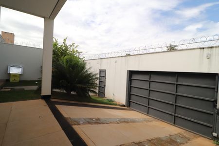 Casa para alugar com 231m², 3 quartos e 3 vagasFachada