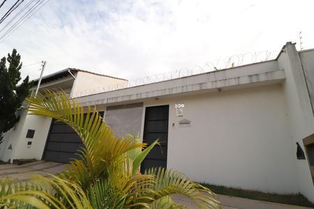 Casa para alugar com 231m², 3 quartos e 3 vagasFachada