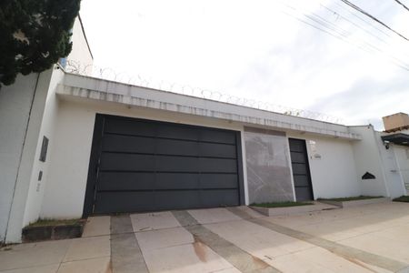 Casa para alugar com 231m², 3 quartos e 3 vagasFachada