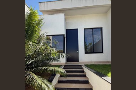 Casa para alugar com 231m², 3 quartos e 3 vagas Casa para alugar com 231m², 3 quartos e 3 vagasFachada