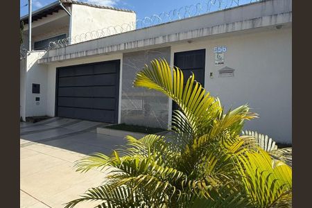 Casa para alugar com 231m², 3 quartos e 3 vagas Casa para alugar com 231m², 3 quartos e 3 vagasFachada