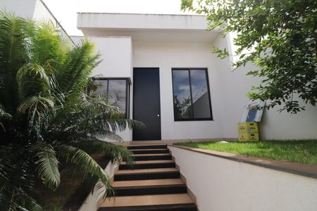 Casa para alugar com 231m², 3 quartos e 3 vagasFachada