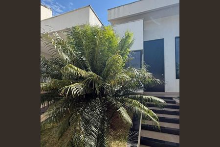 Casa para alugar com 231m², 3 quartos e 3 vagas Casa para alugar com 231m², 3 quartos e 3 vagasFachada