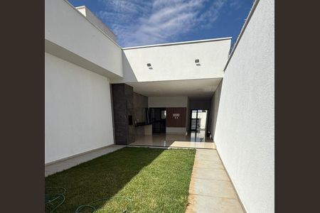 Casa para alugar com 231m², 3 quartos e 3 vagas Casa para alugar com 231m², 3 quartos e 3 vagasQuintal