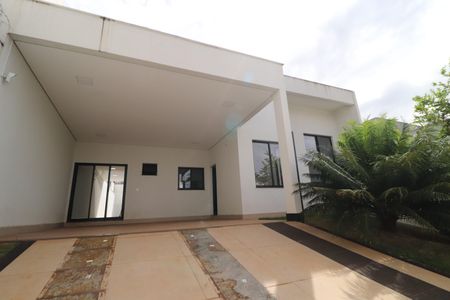 Casa para alugar com 231m², 3 quartos e 3 vagasFachada