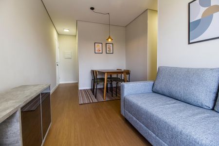 Sala de TV de apartamento para alugar com 2 quartos, 52m² em Jardim Tupanci, Barueri