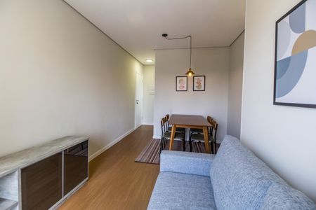 Sala de TV de apartamento para alugar com 2 quartos, 52m² em Jardim Tupanci, Barueri