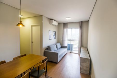 Sala de TV de apartamento para alugar com 2 quartos, 52m² em Jardim Tupanci, Barueri
