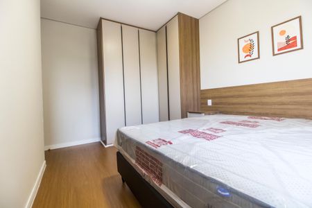 Quarto 1 de apartamento para alugar com 2 quartos, 52m² em Jardim Tupanci, Barueri