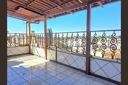 Apartamento à venda com 289m², 4 quartos e 2 vagas Apartamento à venda com 289m², 4 quartos e 2 vagasTerraço