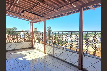 Apartamento à venda com 289m², 4 quartos e 2 vagas Apartamento à venda com 289m², 4 quartos e 2 vagasTerraço