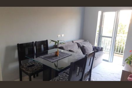 Sala de apartamento para alugar com 2 quartos, 50m² em Cemucam, Cotia
