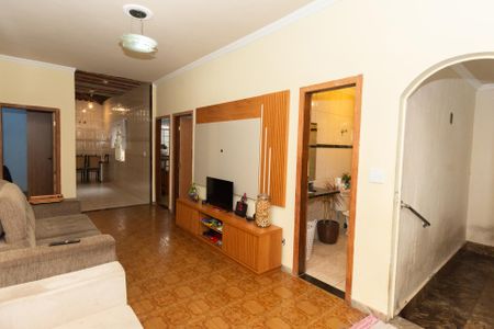 Sala de casa para alugar com 5 quartos, 400m² em Milionários, Belo Horizonte