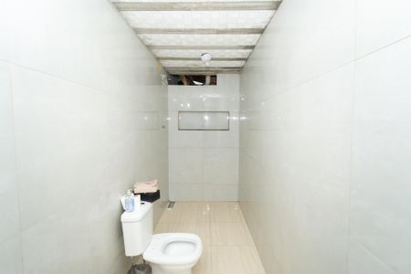 Casa à venda com 400m², 5 quartos e 6 vagasBanheiro da Suíte 2