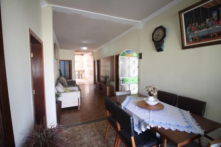 Sala de casa para alugar com 5 quartos, 400m² em Milionários, Belo Horizonte