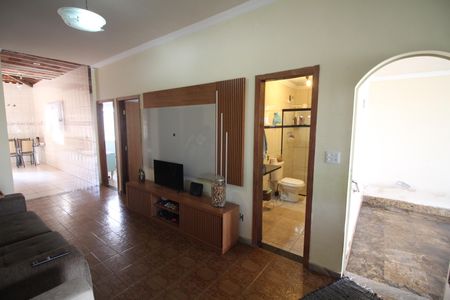 Sala de casa para alugar com 5 quartos, 400m² em Milionários, Belo Horizonte