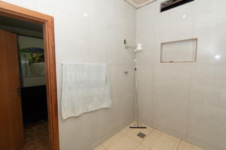 Casa à venda com 400m², 5 quartos e 6 vagasBanheiro da Suíte 1